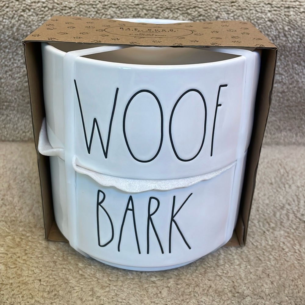 Cute set of two stackable Rae Dunn pet bowels